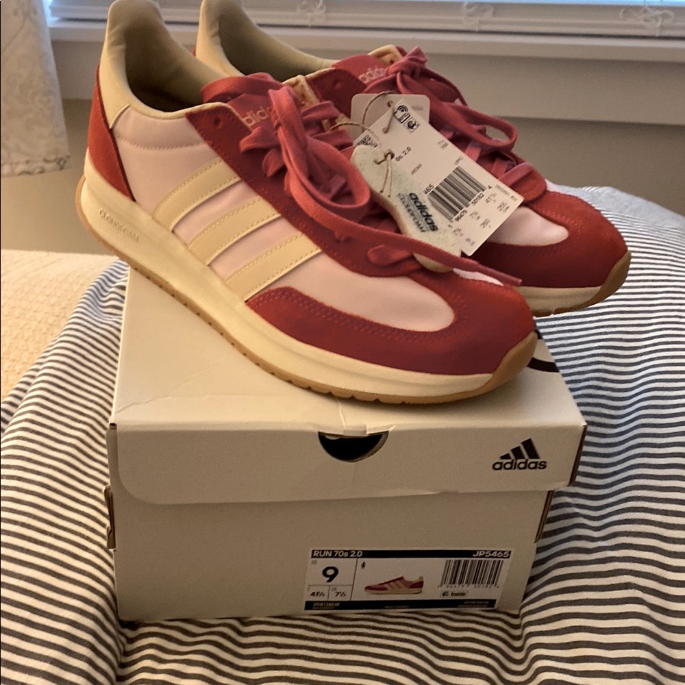 Adidas Women’s Run 70 s 2.0 Sneakers size 9 New in Box